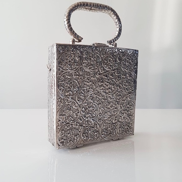 Ramla Royalty Hand-Crafted Bag - Picture 8 of 9